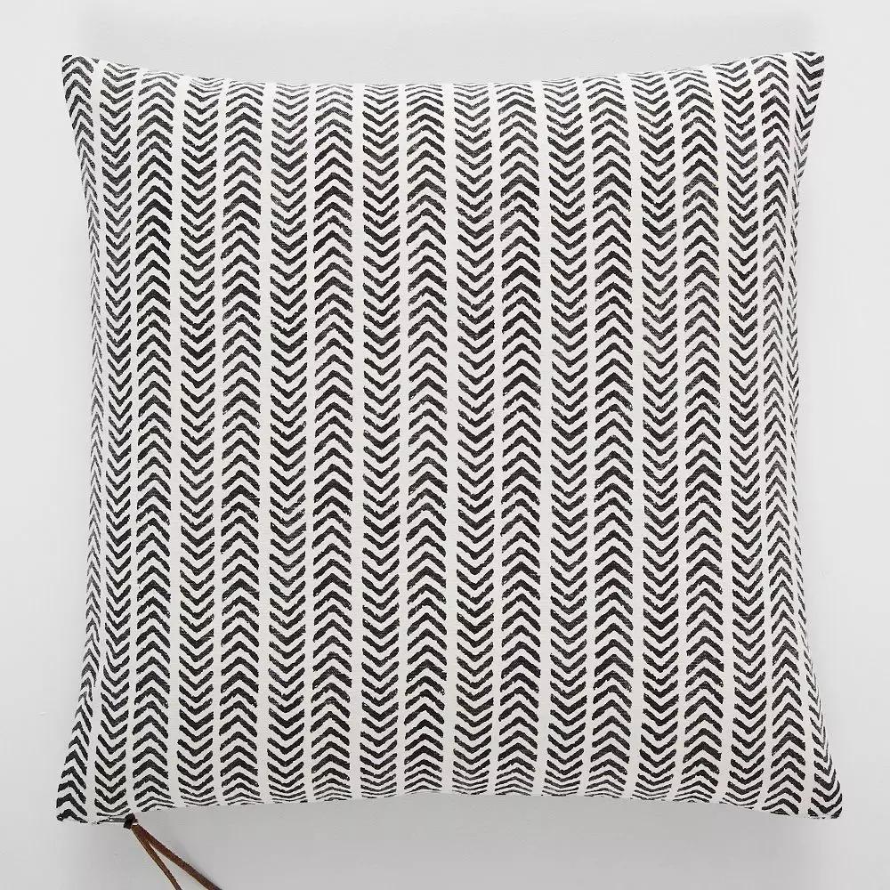 Cushions | Arrow Cushion 50X50 White & Black Cushions Cushions